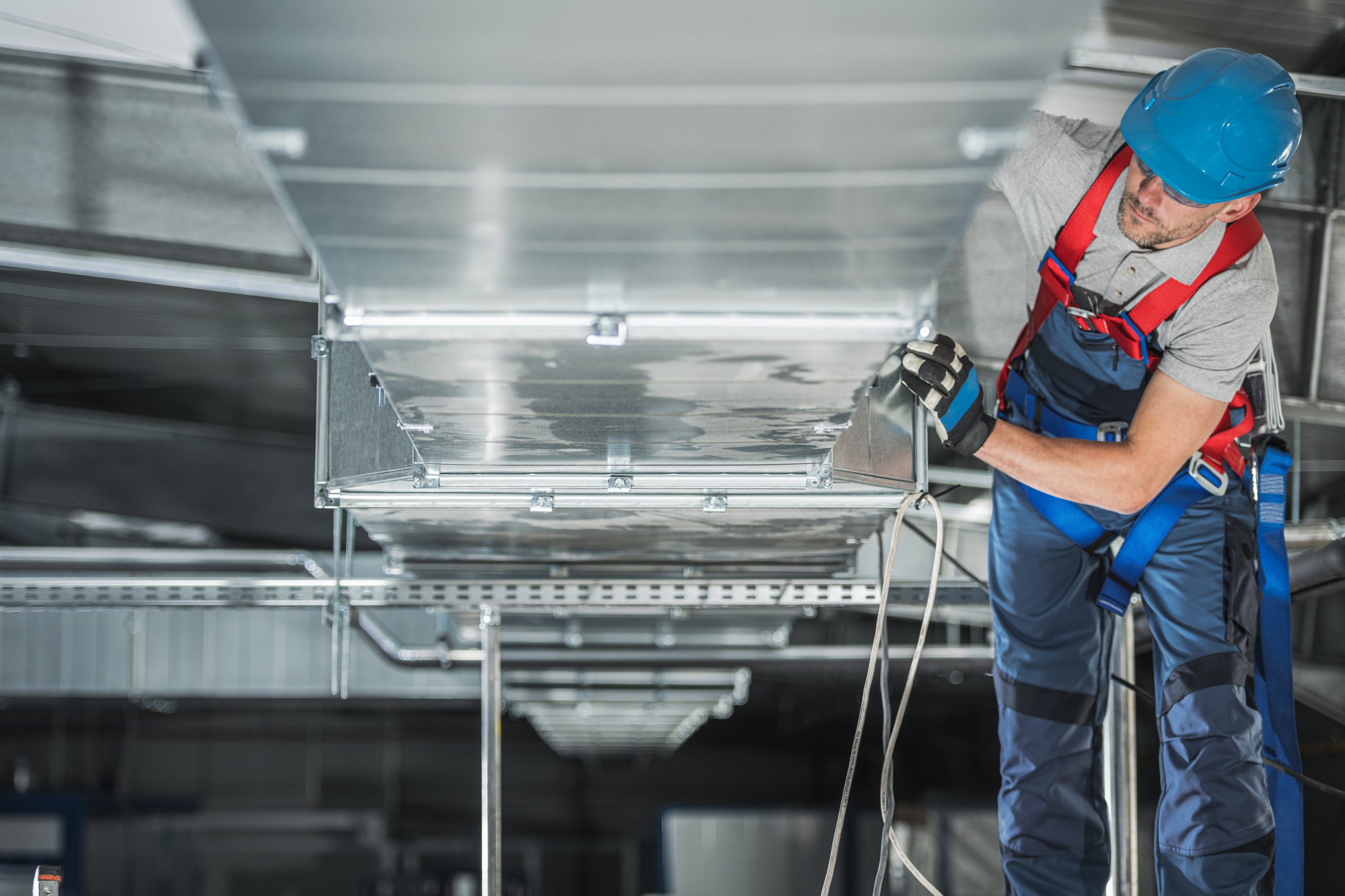 Yeni nesil soğutucu akışkanlar ve soğuk oda servislerinin geleceği Modern depo soğutma sistemi kurulumu — yeni nesil akışkan teknolojileri